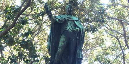 Statue of Ferdinand II of Bourbon