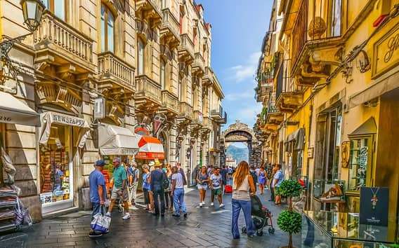 From Messina Day Tour To Etna Volcano, Winery and Taormina
