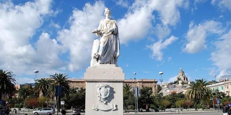 Statue von Dankbarem Messina