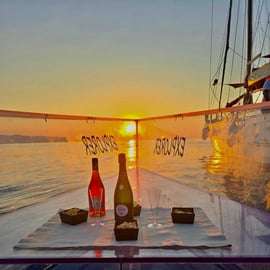 Scilla: sunset aperitif aboard the Explorer transparent boat