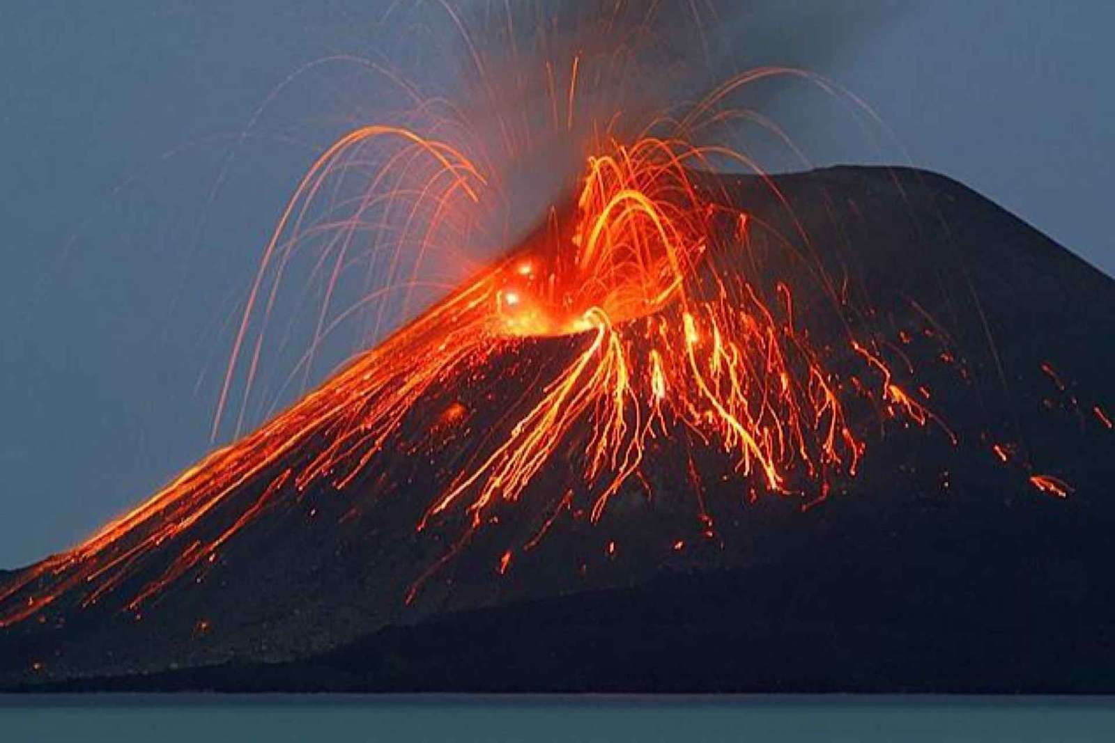 TOUR: PANAREA E STROMBOLI DI NOTTE (MAX 12 P.)