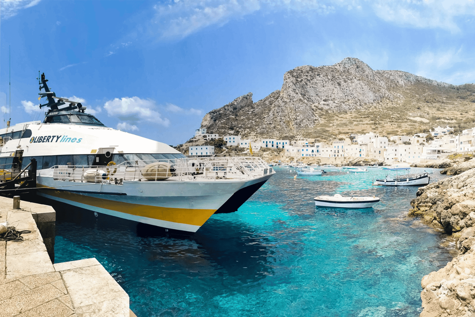 Isole Eolie: Biglietto per il traghetto tra Lipari e Milazzo
