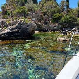 From Messina: boat tour discovering Isola bella and Taormina