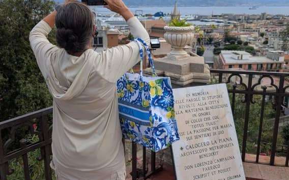Tour fotográfico a pie por Mesina: campanario y Cristo Rey