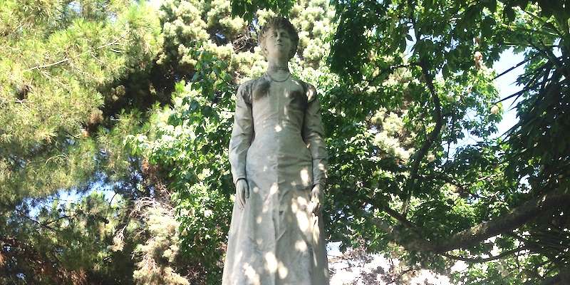 Staty av drottning Elena