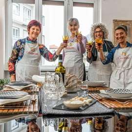 Visita a Messina a pé e aula de cozinha tradicional com vinho