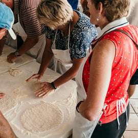 Messina: Pizza-Making Class, Cannoli, & Walking Tour