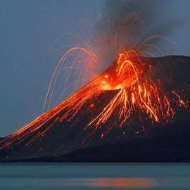 TOUR: PANAREA E STROMBOLI DI NOTTE (MAX 12 P.)