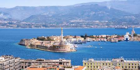Messina's kust per boot ontdekken